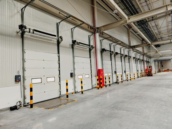 باب مقطعي معزول للتخزين البارد